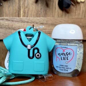 B&BW 💚👩🏼‍⚕️ Teal Scrubs Pocketbac Holder Lanyard & Clip w/HTF Nurse Life Sani